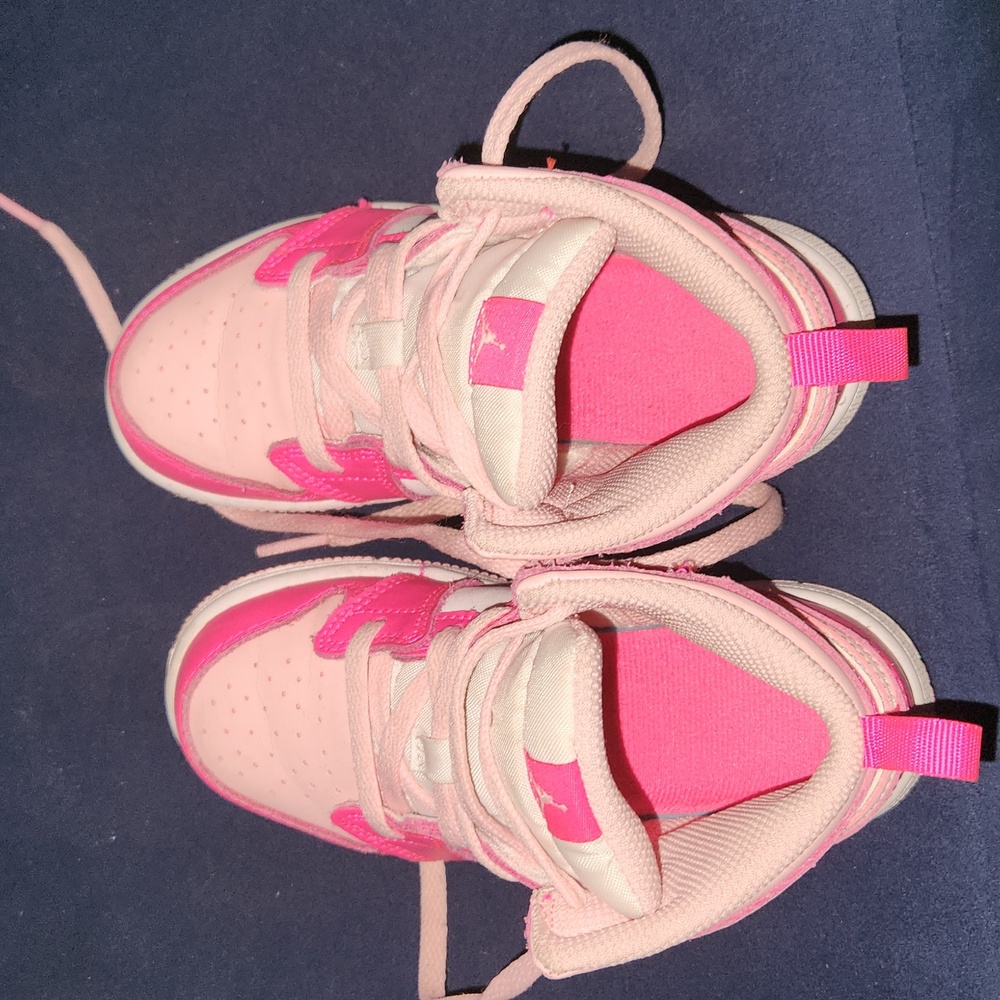 Little girls jordan 1's